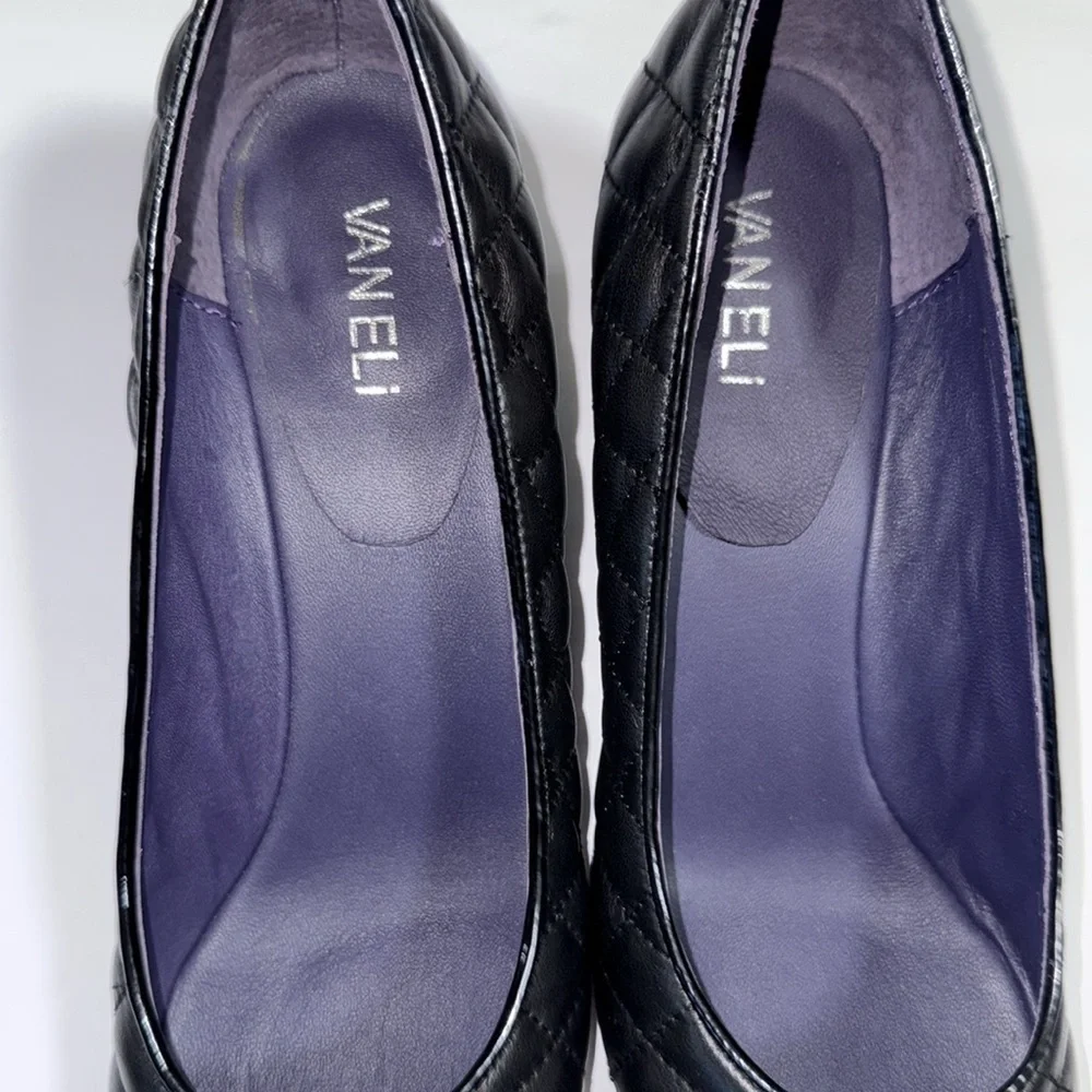 Vaneli chic black